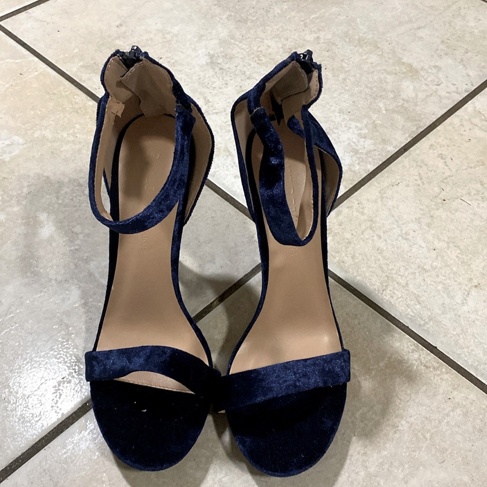 WILD DIVA 
SIZE - 8